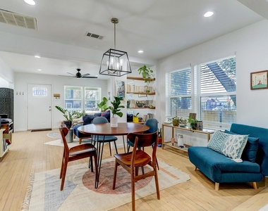 4801 Avenue H - Photo Thumbnail 8