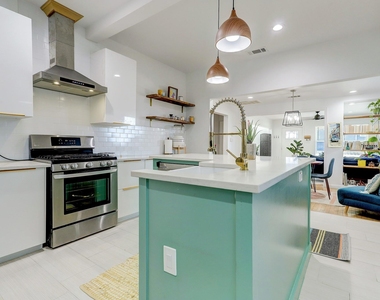 4801 Avenue H - Photo Thumbnail 11