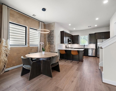 4508 Trevor Park Lane - Photo Thumbnail 10