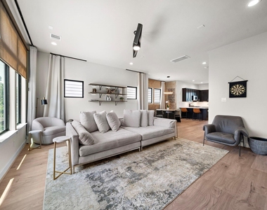 4508 Trevor Park Lane - Photo Thumbnail 9