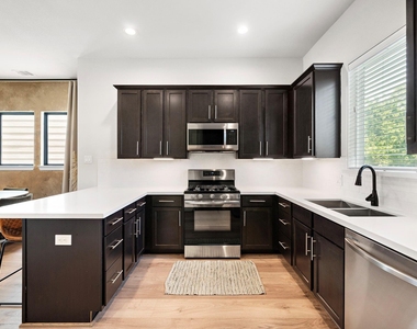 4508 Trevor Park Lane - Photo Thumbnail 16