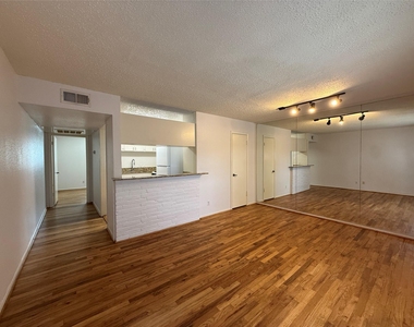 1801 Cortlandt Street - Photo Thumbnail 10