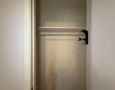 1801 Cortlandt Street - Photo Thumbnail 12