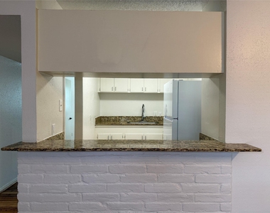 1801 Cortlandt Street - Photo Thumbnail 13