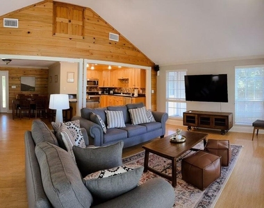 38 Martha Lane - Photo Thumbnail 5