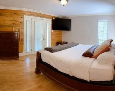 38 Martha Lane - Photo Thumbnail 17
