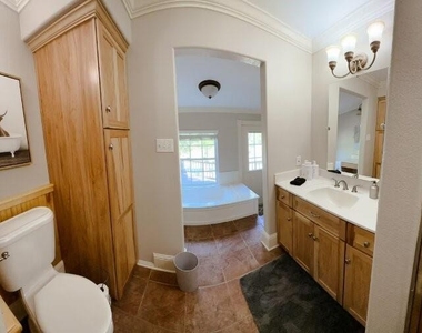 38 Martha Lane - Photo Thumbnail 20