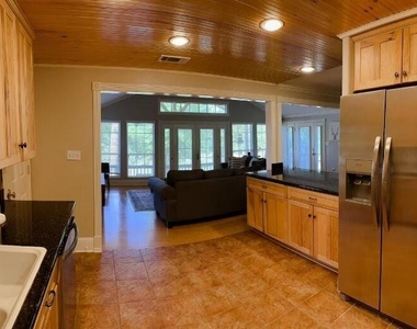 38 Martha Lane - Photo Thumbnail 9