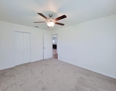 413 S Market Street - Photo Thumbnail 14