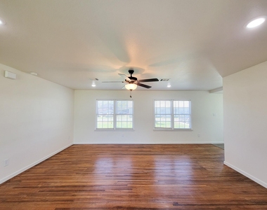 413 S Market Street - Photo Thumbnail 5