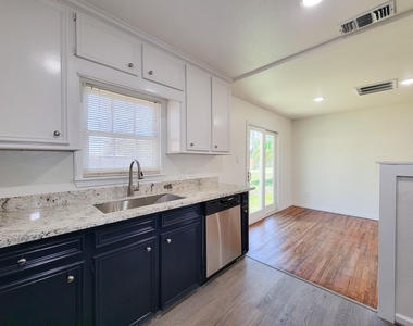 413 S Market Street - Photo Thumbnail 9