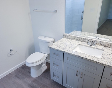 413 S Market Street - Photo Thumbnail 15