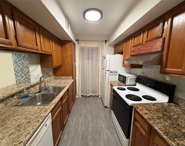 6602 Harbor Town Drive - Photo Thumbnail 2