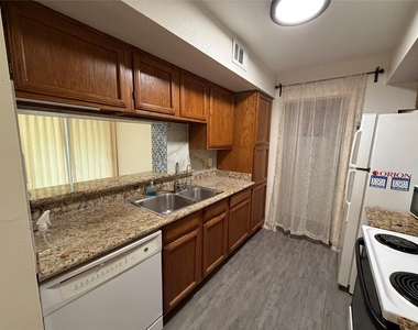 6602 Harbor Town Drive - Photo Thumbnail 3