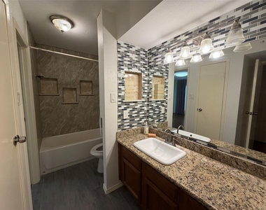 6602 Harbor Town Drive - Photo Thumbnail 5