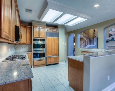 6 Greycrest Place - Photo Thumbnail 9