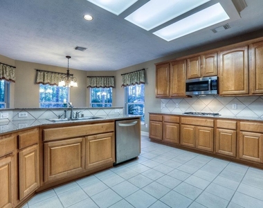 6 Greycrest Place - Photo Thumbnail 8