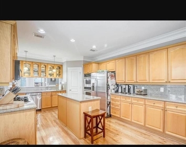 1735 Michigan Street - Photo Thumbnail 3