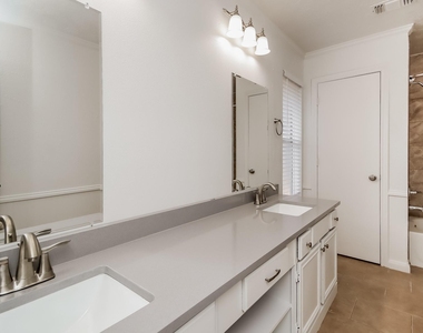 4919 Bayboro Park Drive - Photo Thumbnail 11