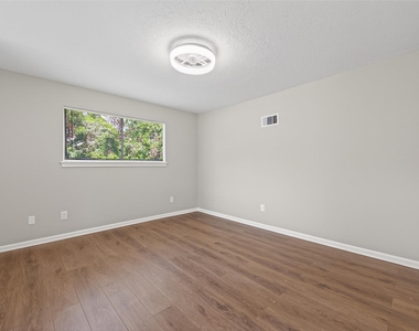 105 Glenmora Court - Photo Thumbnail 30