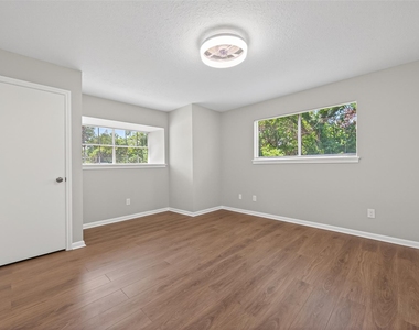 105 Glenmora Court - Photo Thumbnail 32