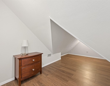 105 Glenmora Court - Photo Thumbnail 39