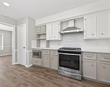 105 Glenmora Court - Photo Thumbnail 19
