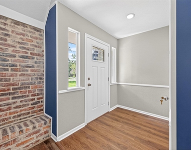105 Glenmora Court - Photo Thumbnail 7