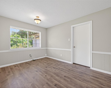 105 Glenmora Court - Photo Thumbnail 13