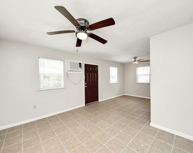 3910 Hoffman St - Photo Thumbnail 8