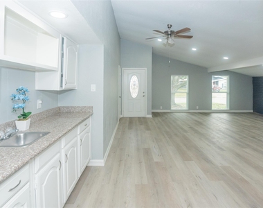 7206 La Granada Drive - Photo Thumbnail 6