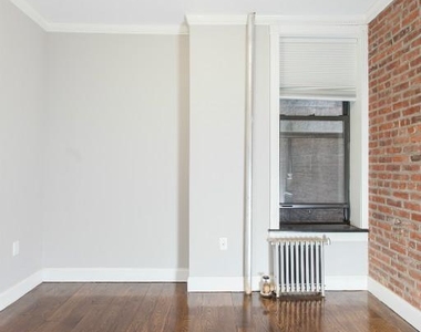 West 52nd Street - Photo Thumbnail 5