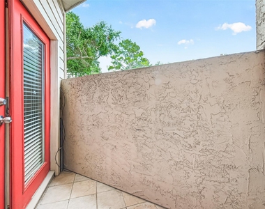 10855 Meadowglen Lane - Photo Thumbnail 17