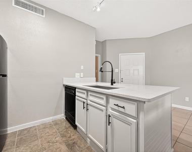 10855 Meadowglen Lane - Photo Thumbnail 4