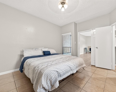10855 Meadowglen Lane - Photo Thumbnail 13