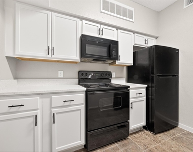 10855 Meadowglen Lane - Photo Thumbnail 6