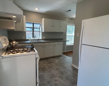 720 Woodland Street - Photo Thumbnail 5