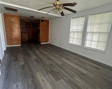 122 W Pecan Lane - Photo Thumbnail 2