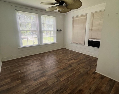 122 W Pecan Lane - Photo Thumbnail 3