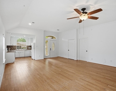 319 Moore Street - Photo Thumbnail 3