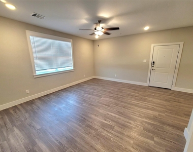 1620 Oak Tree Drive - Photo Thumbnail 4