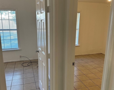 22195 E Martin Drive - Photo Thumbnail 8