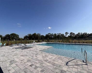 8241 Sw 67th Avenue - Photo Thumbnail 3