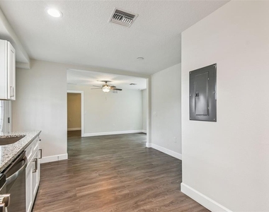 650 E Tarpon Avenue - Photo Thumbnail 6
