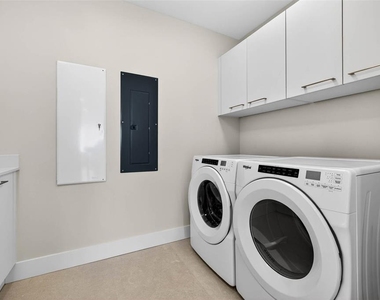 275 1st Ave S - Photo Thumbnail 33