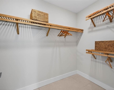275 1st Ave S - Photo Thumbnail 24