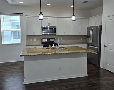 562 Landshark Boulevard - Photo Thumbnail 10