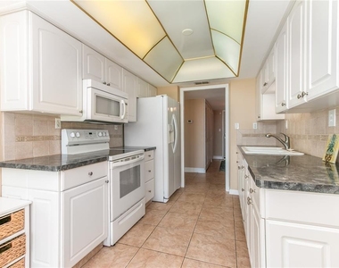 400 Island Way - Photo Thumbnail 13