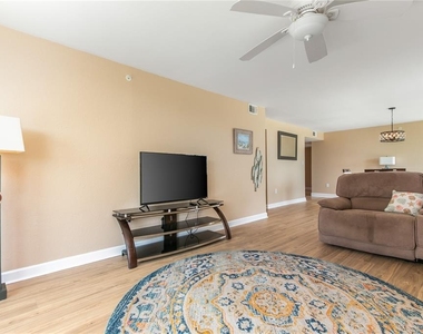 400 Island Way - Photo Thumbnail 12