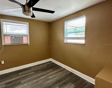 2907 N 15th Street - Photo Thumbnail 5